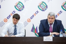 Спикер Генеральный директор Холдинга "ЮТЭК" Борис Берлин (справа) и его помощник Павел Аверьянов
